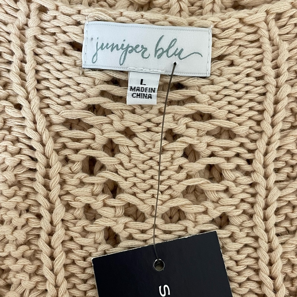 New JUNIPER BLU Womens Tan Deep V-Front Ruched Crochet Sweater Size Large - Picture 4 of 10